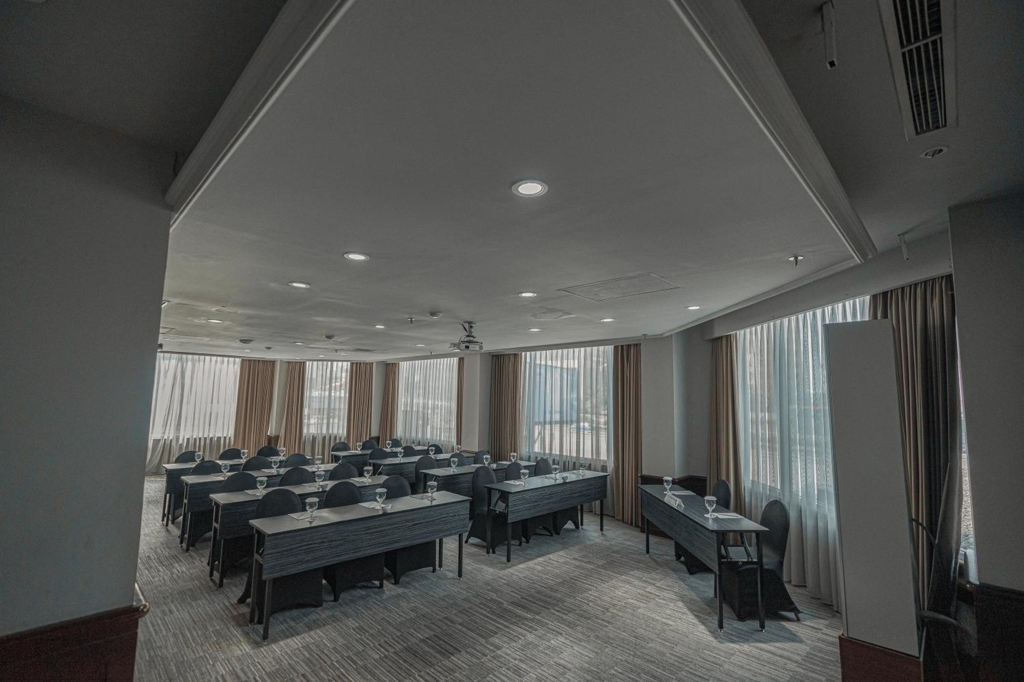 Hotel Kimaya Slipi Jakarta By Harris Exterior photo