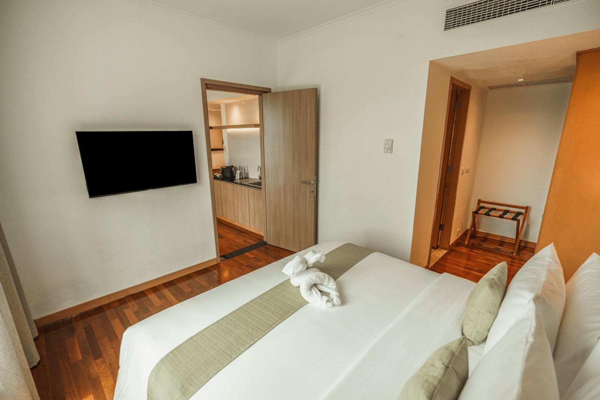 Hotel Kimaya Slipi Jakarta By Harris Exterior photo