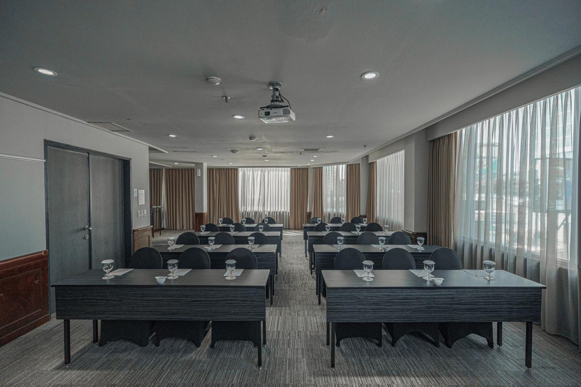 Hotel Kimaya Slipi Jakarta By Harris Exterior photo