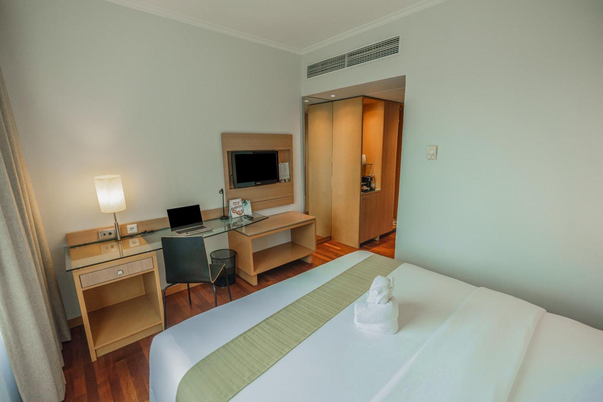 Hotel Kimaya Slipi Jakarta By Harris Exterior photo